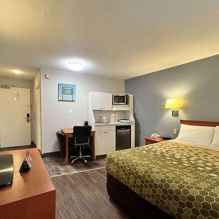 Econo Lodge Motel Village Калґарі Екстер'єр фото