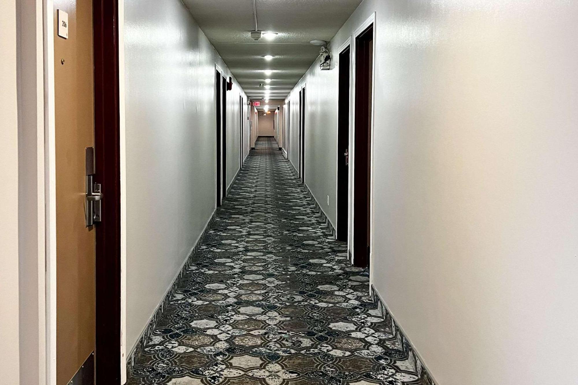 Econo Lodge Motel Village Калґарі Екстер'єр фото