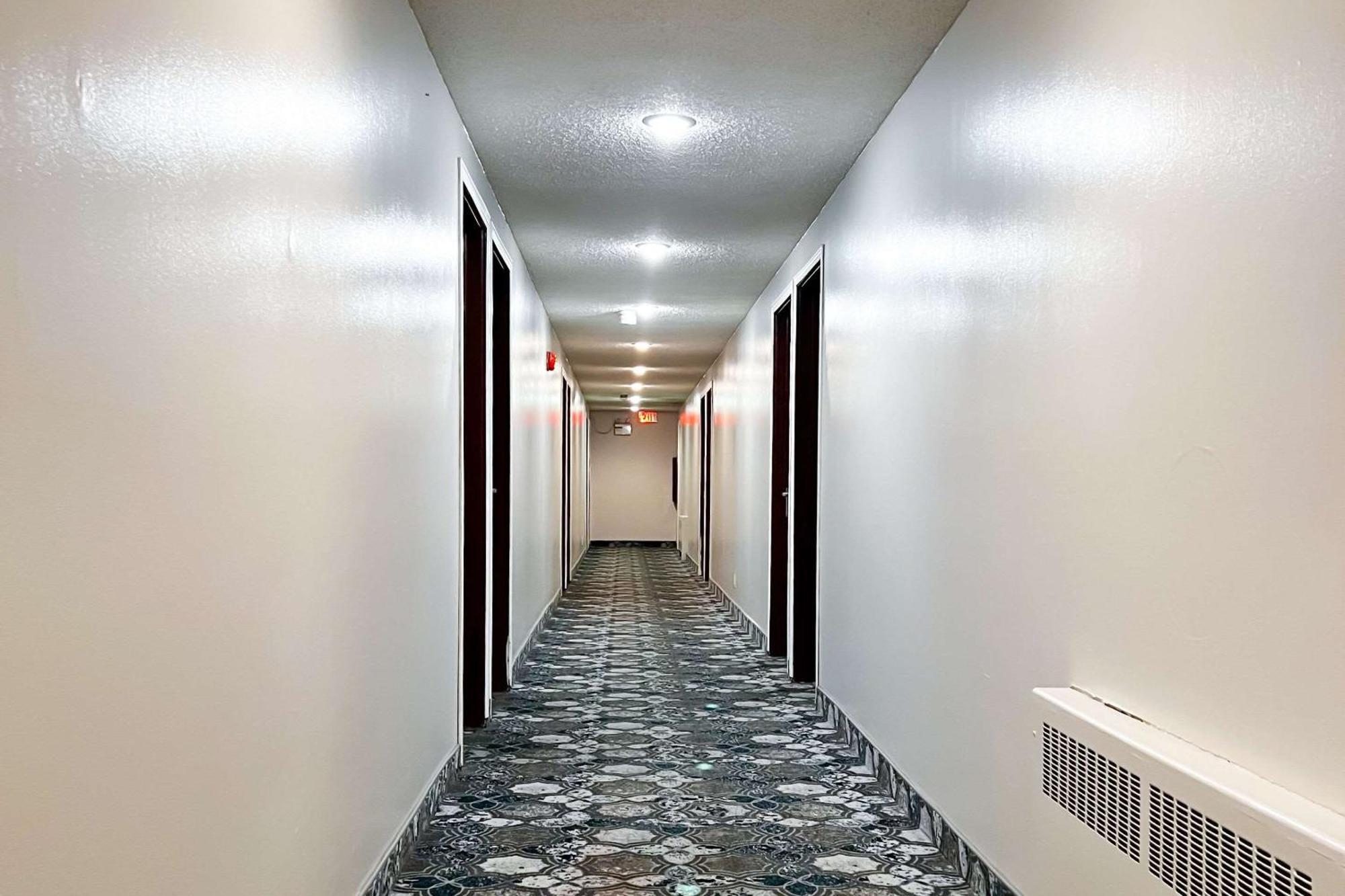 Econo Lodge Motel Village Калґарі Екстер'єр фото