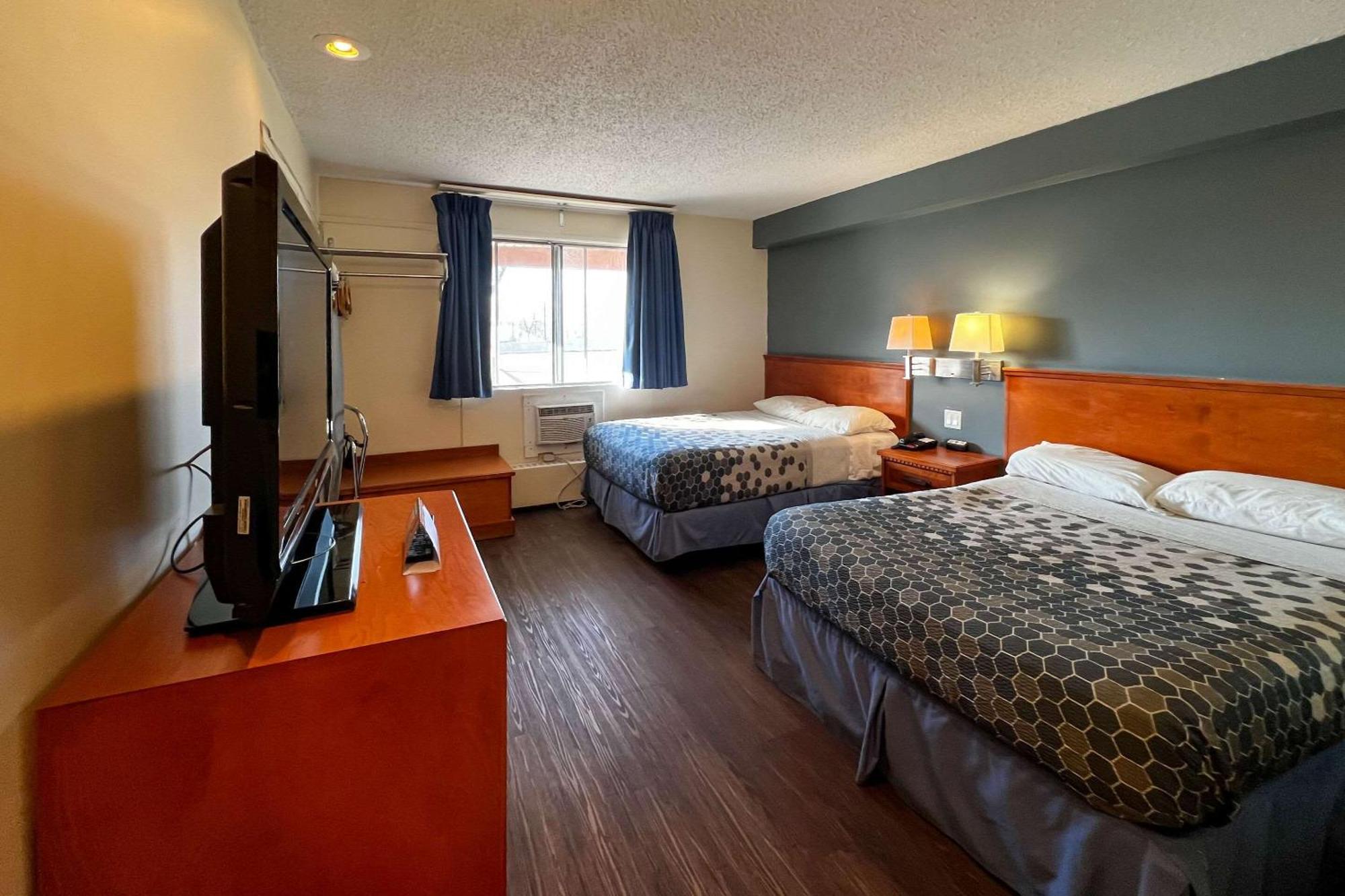 Econo Lodge Motel Village Калґарі Екстер'єр фото