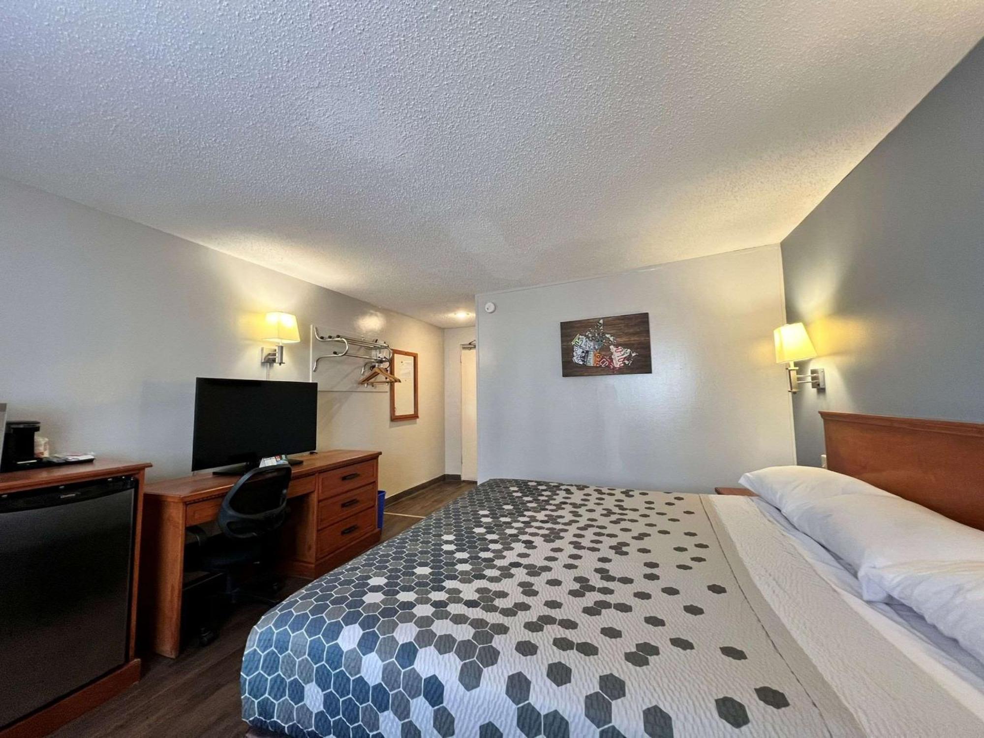 Econo Lodge Motel Village Калґарі Екстер'єр фото