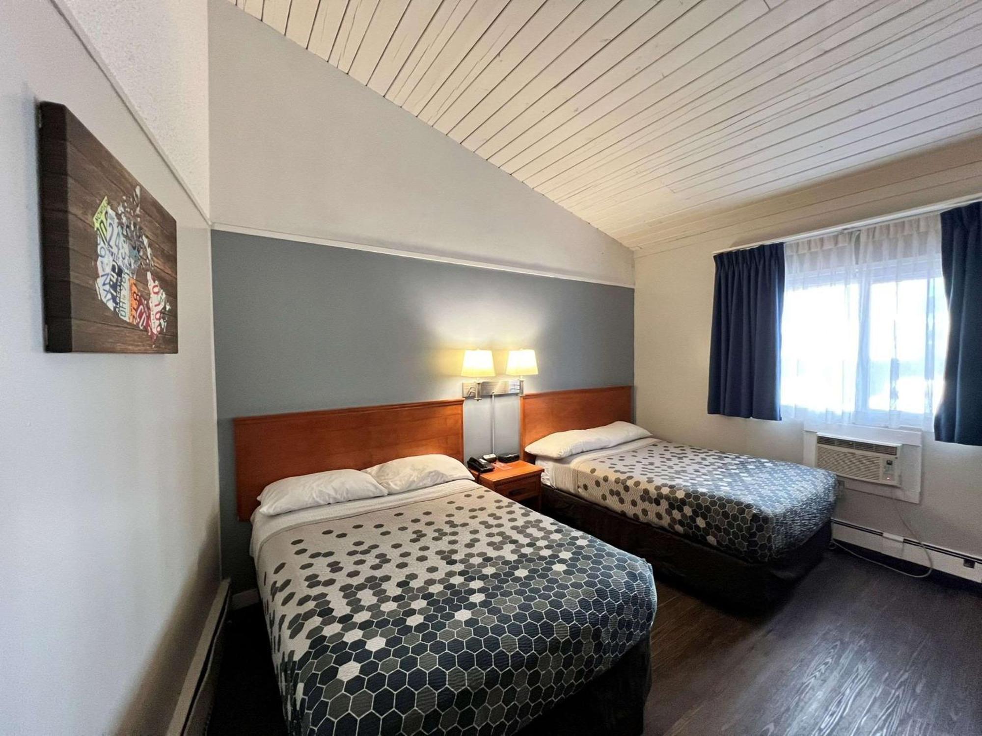 Econo Lodge Motel Village Калґарі Екстер'єр фото