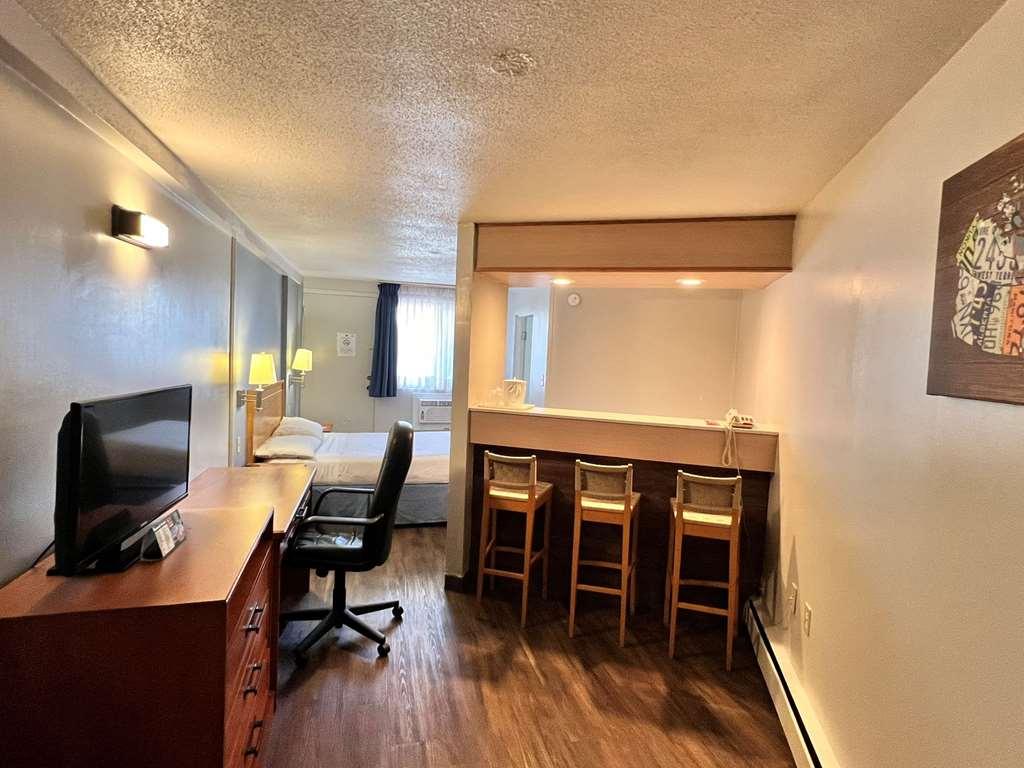 Econo Lodge Motel Village Калґарі Номер фото