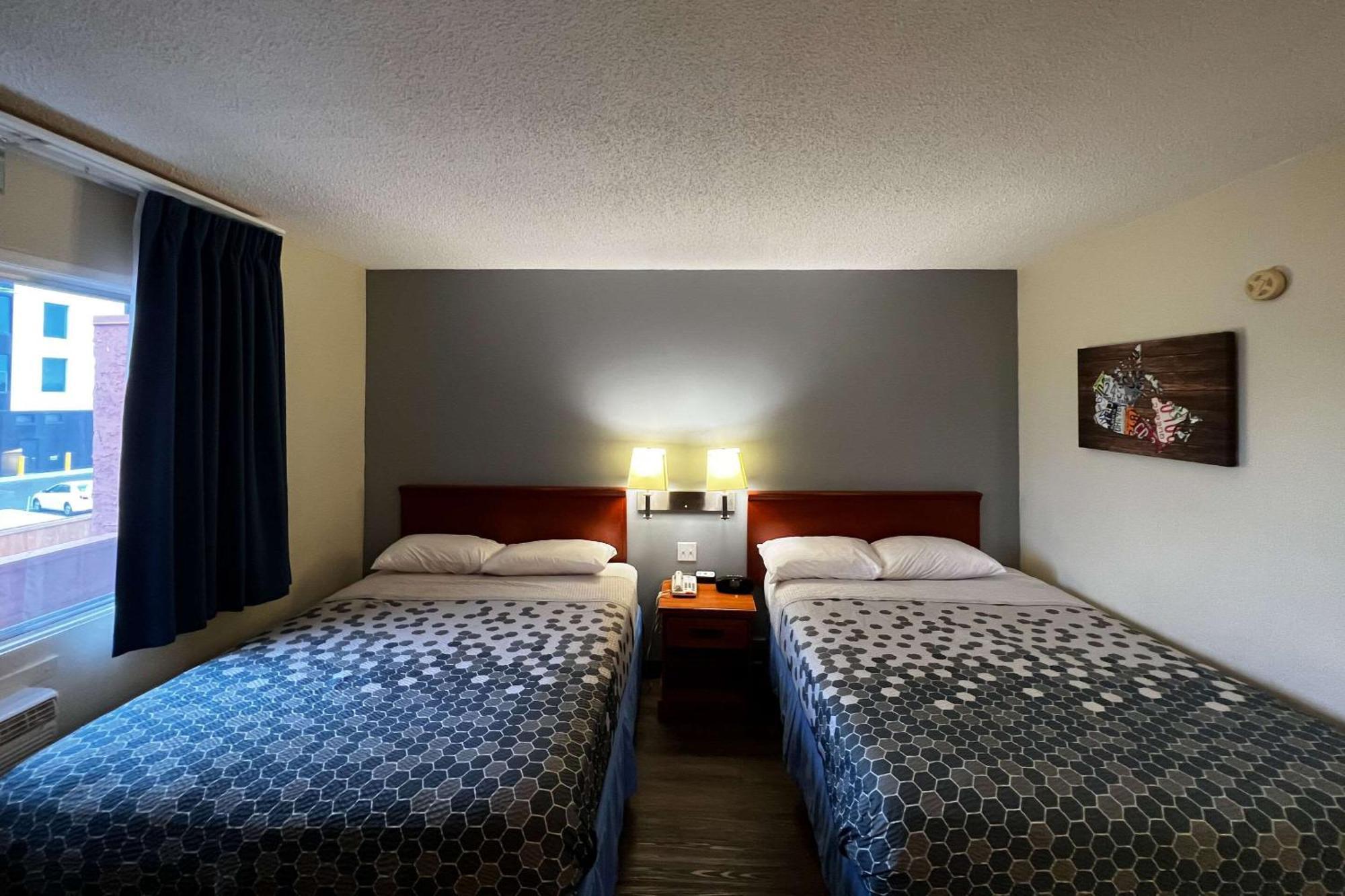Econo Lodge Motel Village Калґарі Екстер'єр фото