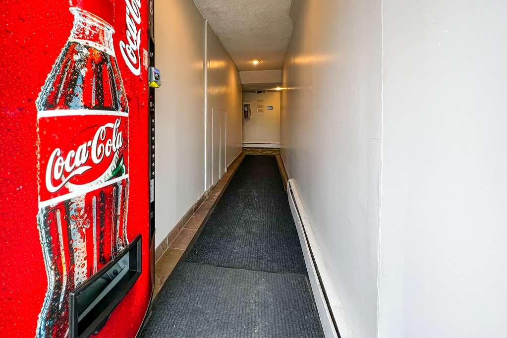 Econo Lodge Motel Village Калґарі Зручності фото
