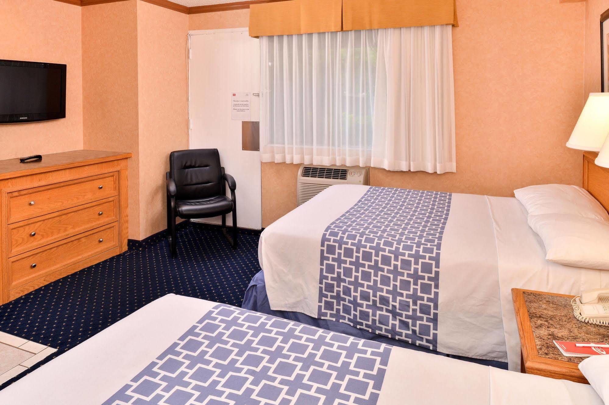 Econo Lodge Motel Village Калґарі Екстер'єр фото